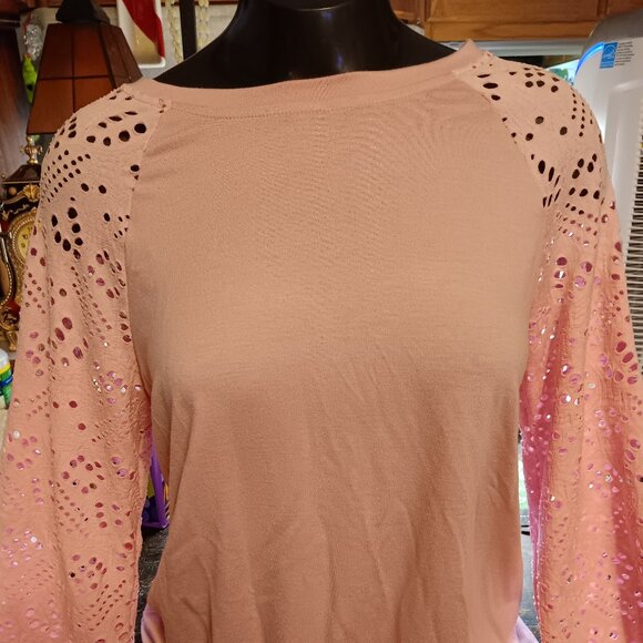 Nine.Eight New York Women  / Jr. Long Sleeve Tee Shirt Pink Soft NWOT Lacy small - Picture 1 of 1